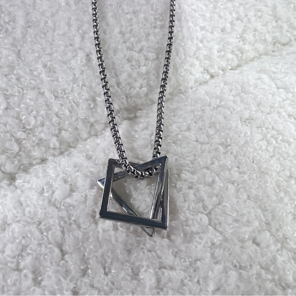 Street Style Fashion Necklace - Bold and Trendy Statement for Every Outfit